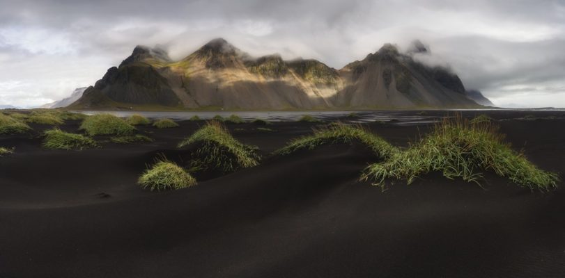 Černý písek u Stokksnes